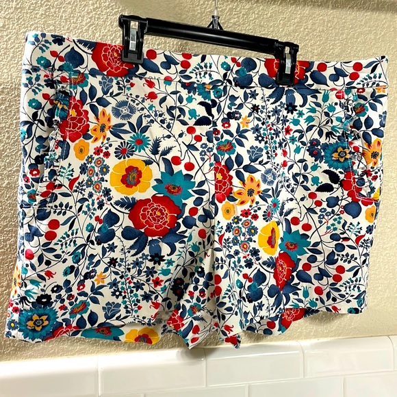 LOFT floral side zip Shorts. NEW w/o tags . - Picture 1 of 6